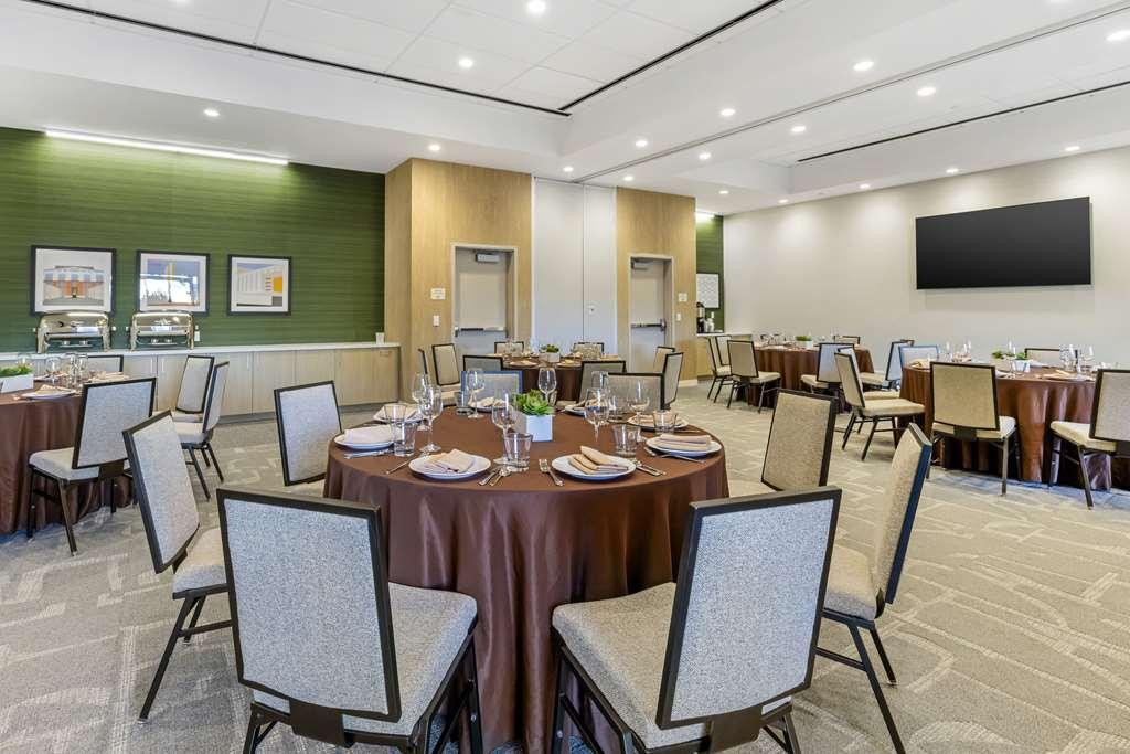 Cambria Hotel Burbank Airport Létesítmények fotó