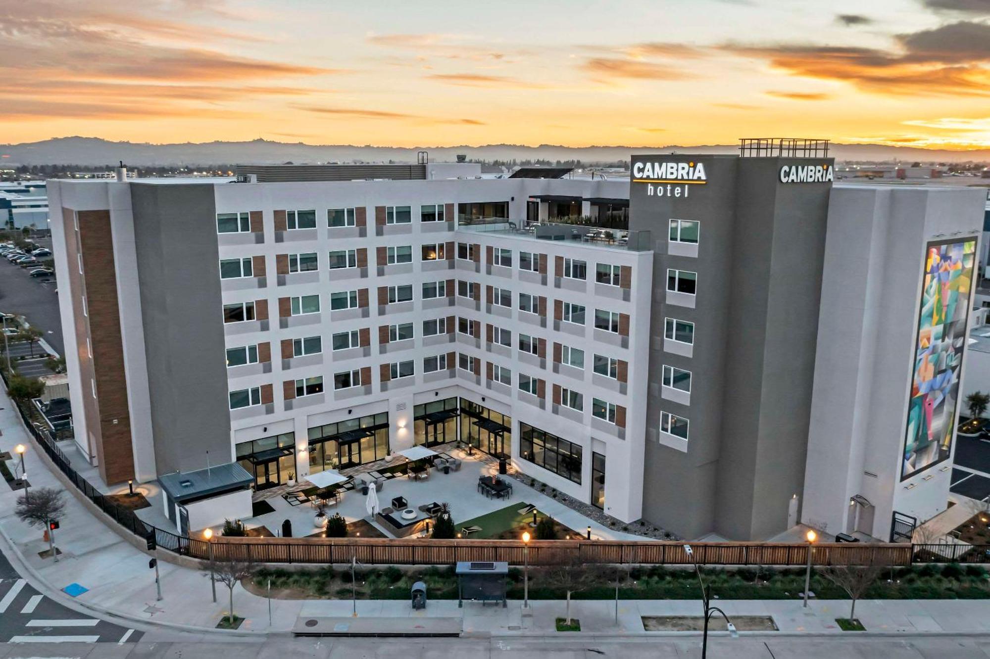Cambria Hotel Burbank Airport Kültér fotó