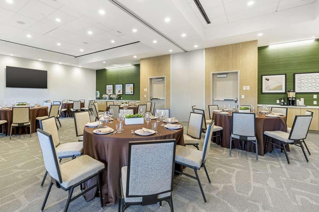 Cambria Hotel Burbank Airport Létesítmények fotó